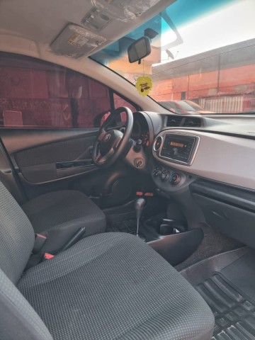 Venda TOYOTA YARES LIMPO