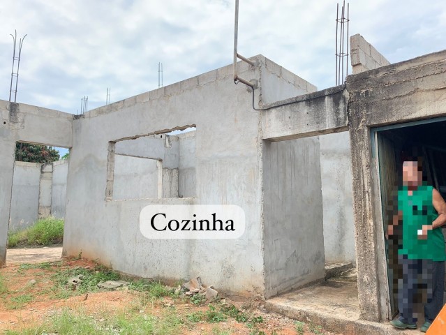 Venda Terreno a venda com casa inacabada