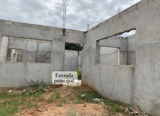 Venda Terreno a venda com casa inacabada
