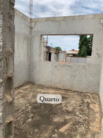 Venda Terreno a venda com casa inacabada
