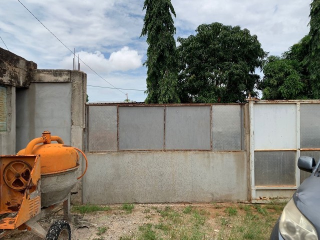 Venda Terreno a venda com casa inacabada