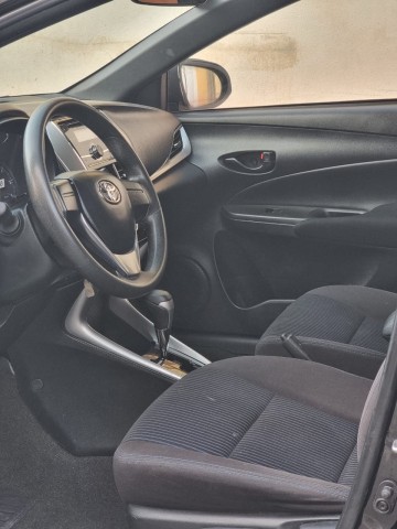 Venda TOYOTA YARES LIMPO