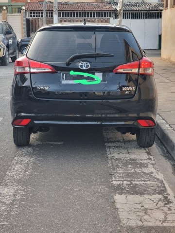 Venda TOYOTA YARES LIMPO
