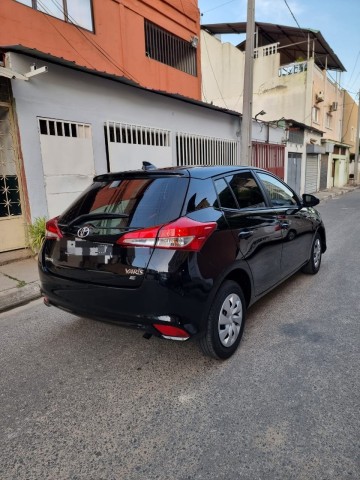 Venda TOYOTA YARES LIMPO