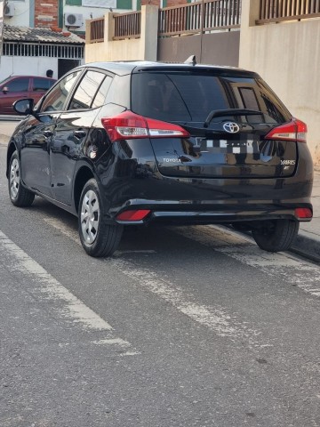 Venda TOYOTA YARES LIMPO