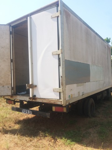 Venda CARRINHA RENAULT COM CÂMARA FRIGORÍFICA