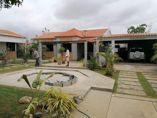 Venda Vivenda inacabada V4