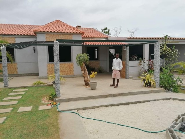Venda Vivenda inacabada V4