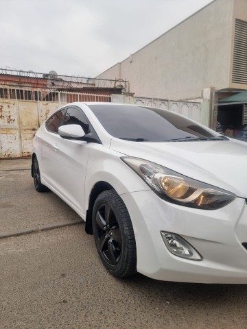 Venda HYUNDAI ELANTRA