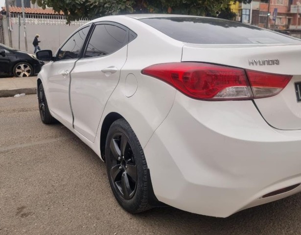 Venda HYUNDAI ELANTRA