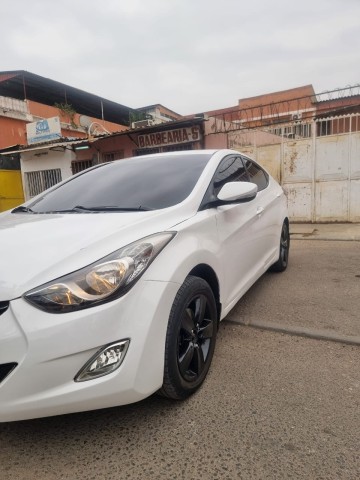 Venda HYUNDAI ELANTRA