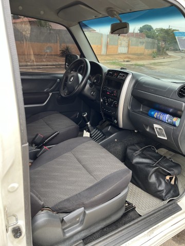 Venda Suzuki Jimmy caixa manual impecável