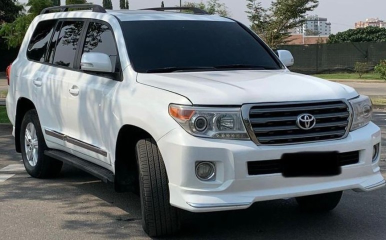 Venda Toyota Land Cruiser V8 Full options