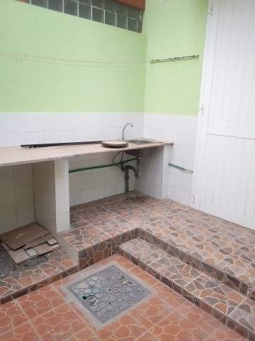Venda Arrenda se esta vivenda T3+1 localizado no condomínio Cuchi Talatona