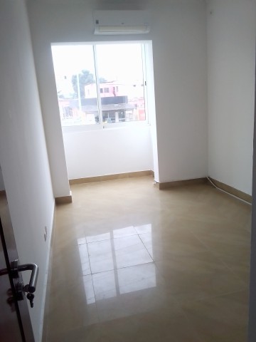 Venda Arrenda se esta vivenda T3+1 localizado no condomínio Cuchi Talatona