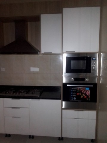 Venda Arrenda se esta vivenda T3+1 localizado no condomínio Cuchi Talatona