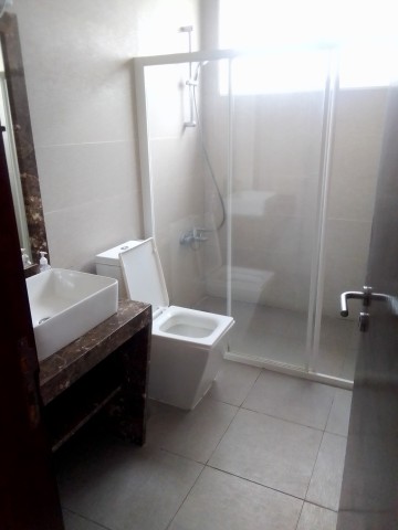 Venda Arrenda se esta vivenda T3+1 localizado no condomínio Cuchi Talatona