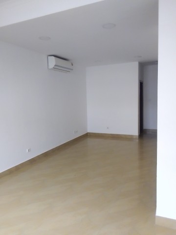 Venda Arrenda se esta vivenda T3+1 localizado no condomínio Cuchi Talatona