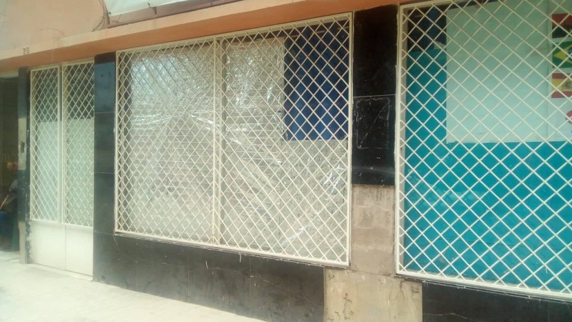 Venda Loja Comercial com casa e garagem incluídas