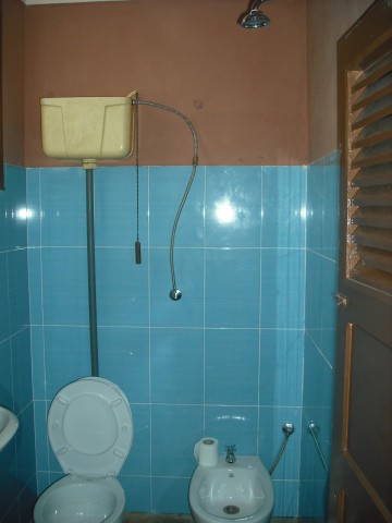 Venda Loja Comercial com casa e garagem incluídas