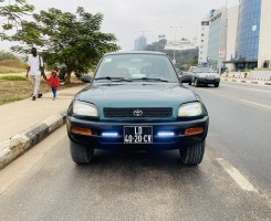 A venda Rav4 familiar limpo é bem conservado