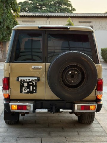 Venda LANDER CRUISER HZ