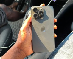 A venda IPhone 15 Pro Max 256GB