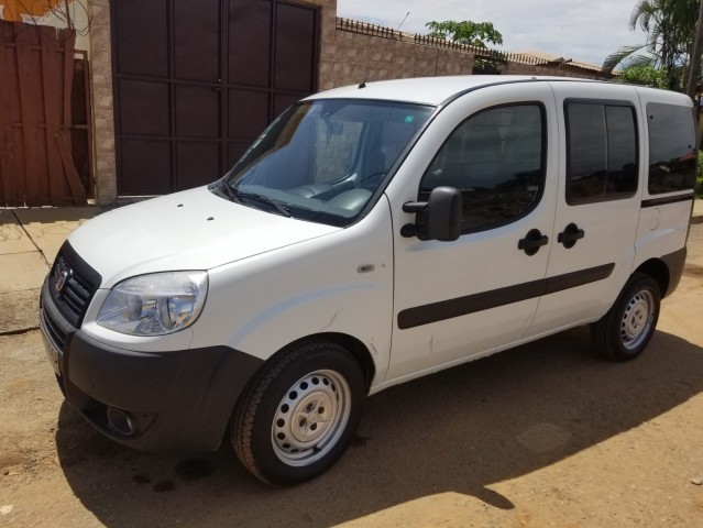Venda Fiat Doblò impecável