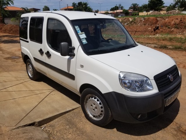 Venda Fiat Doblò impecável