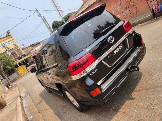 Venda TOYOTA LAND CRUISER VXR V8