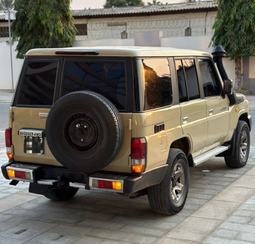 Venda TOYOTA LAND CRUISER HZ