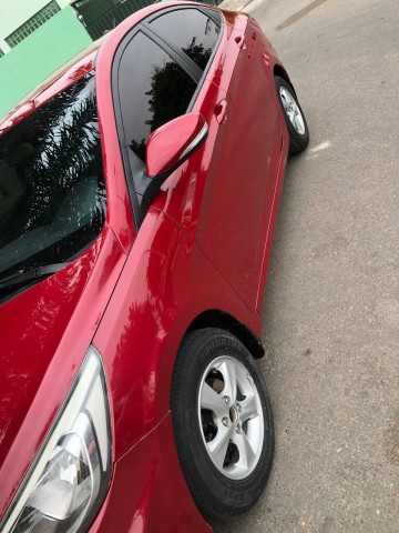 Venda HYUNDAI ACCENT LIMPO