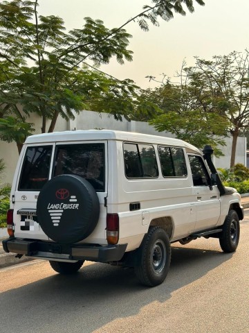 Venda TOYOTA LAND CRUISER CHEFE MÁQUINA 3 PORTAS(DAS MADRES)