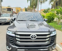 A venda TOYOTA LAND CRUISER TWIN TURBO FULL