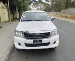 A venda TOYOTA HILUX LIMPA