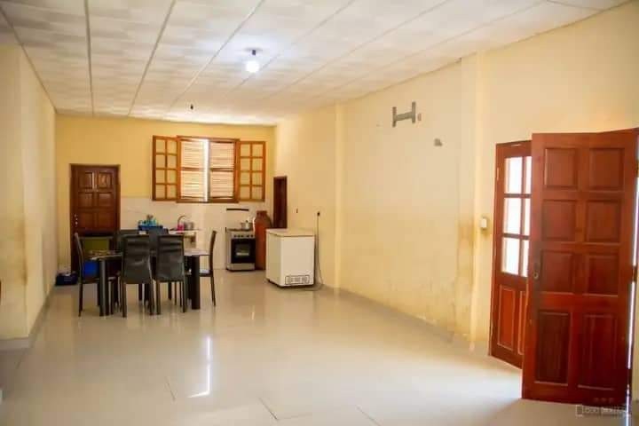 Venda Vende-se Uma casa T4