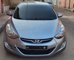 A venda HYUNDAI ELANTRA LIMPO