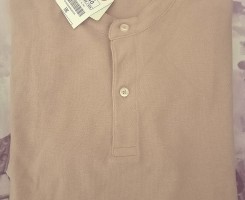 A venda T-shirts gola Padre-Origem Tuga