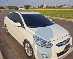 A venda HYUNDAI ACCENT LIMPO 2018
