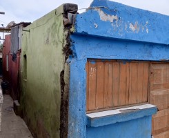 A venda Casa T3, com 6 Anexos incluindo 3 Cantinas de frente a Estrada