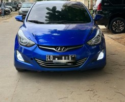 A venda Hyundai Elantra Limpo