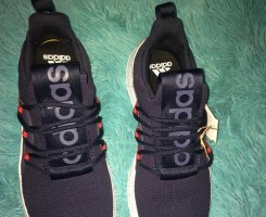 A venda Adidas Cloudfoam