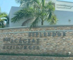 A venda VENDE - SE UMA VIVENDA V4 + ANEXO V4