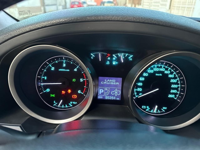Venda TOYOTA LAND CRUISER VXR B
