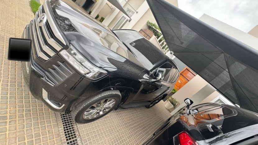 Venda TOYOTA LAND CRUISER TWIN TURBO VXR 2024