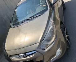 A venda HYUNDAI ACCENT FULL OPTION