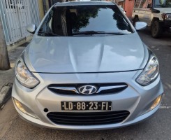 A venda HYUNDAI ACCENT LIMPO FULL OPTION