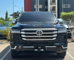 A venda TOYOTA LAND CRUISER LC300 GXR TWIN TURBO
