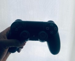 A venda PS4 Fat 500Gb + Comando + Jogos online - Pronta para jogar!