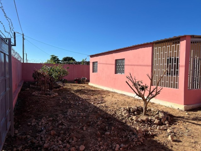 Venda Vende-se vivenda no Lubango nova Urbanização da Eiwa